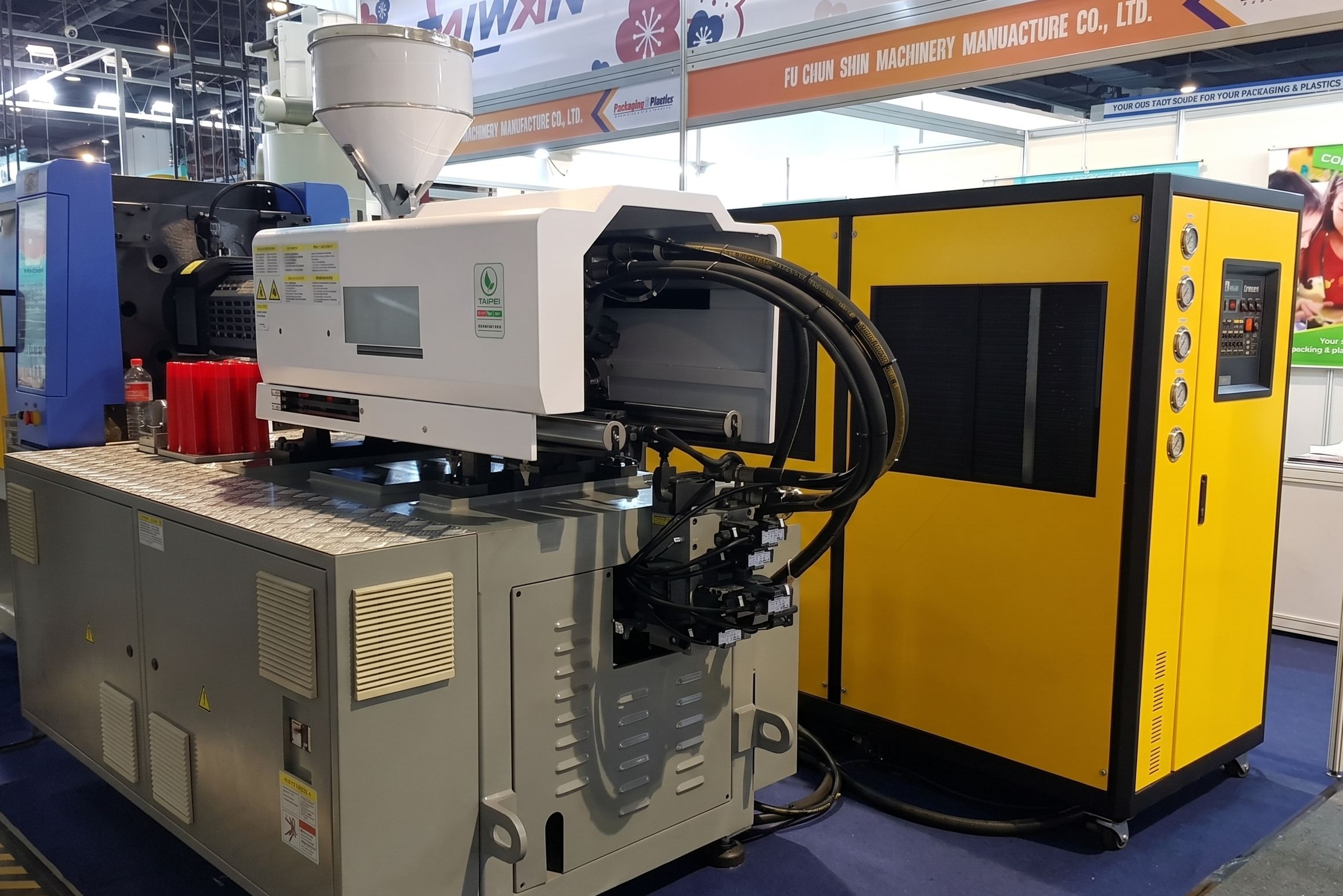 flying tiger air-cooled water chiller for exhibition with injection molding machine